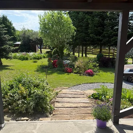 Apartment Kwiatowy Zakatek Na Zaciszu Radocza
